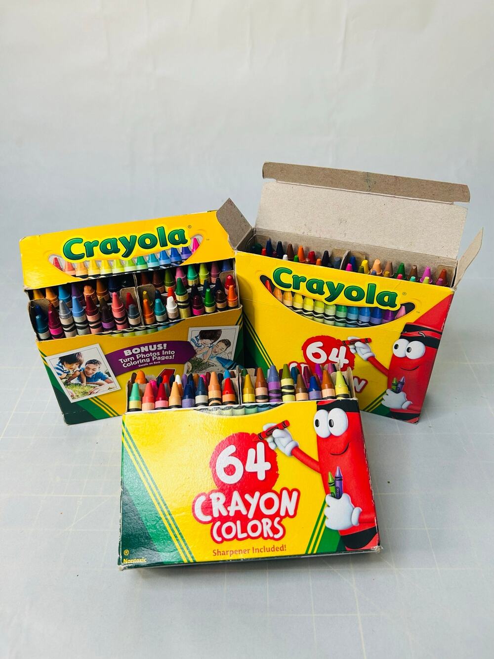 Crayola Standard Size Crayons in Hinged Top Box w/Sharpener, 3 Sets of 64